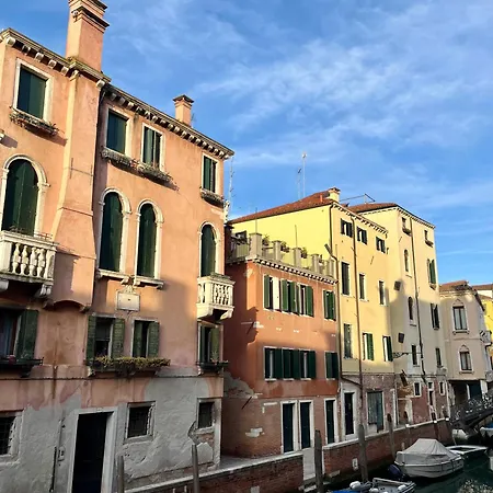 Apartment Rifugio Alle Vele, Romantico In Centro Storico Venedig